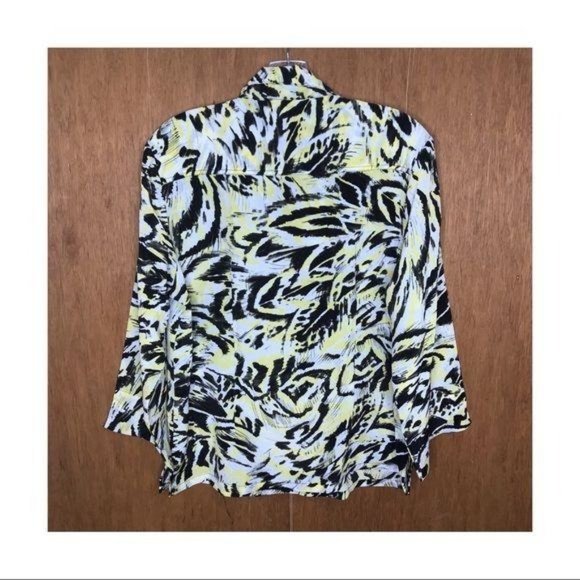 DonnKenny Petites Large Zebra Print Button Top - Picture 2 of 7